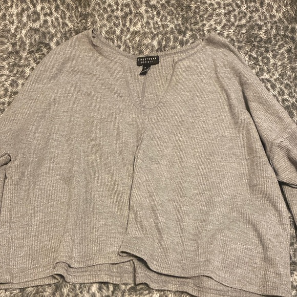 light grey crop top - Picture 1 of 3